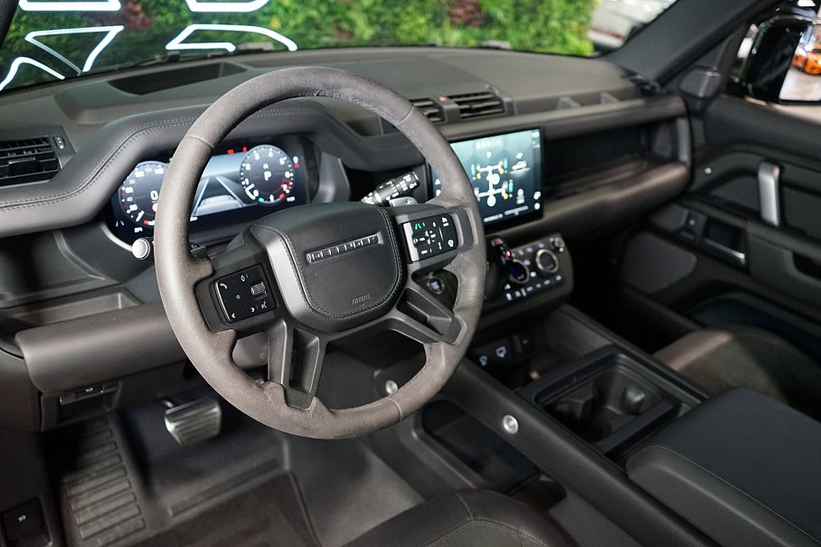 Land Rover Defender 110 P525