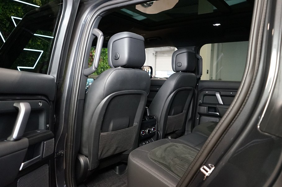 Land Rover Defender 110 P525