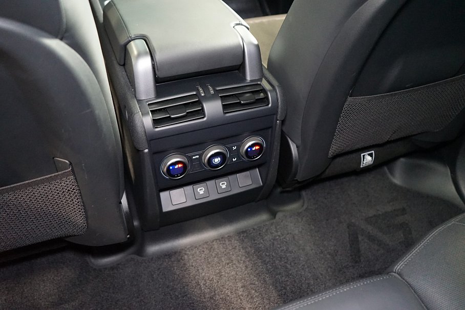 Land Rover Defender 110 P525