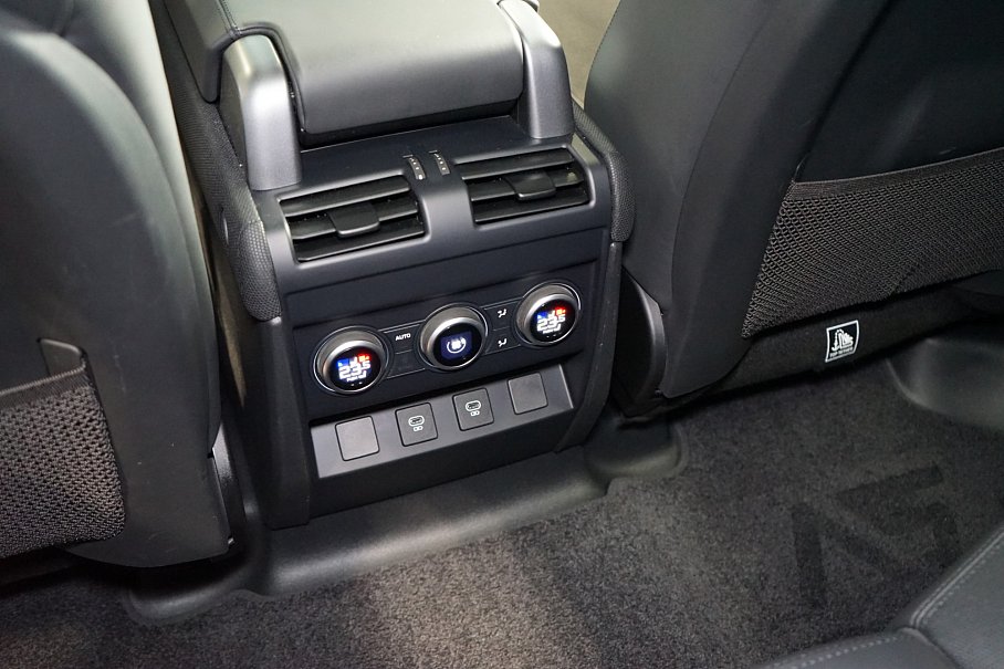 Land Rover Defender 110 P525