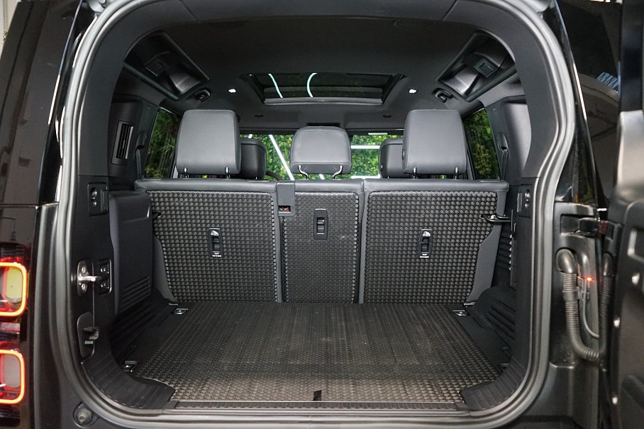 Land Rover Defender 110 P525