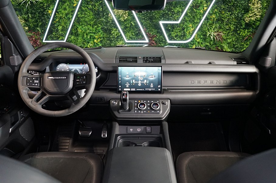 Land Rover Defender 110 P525