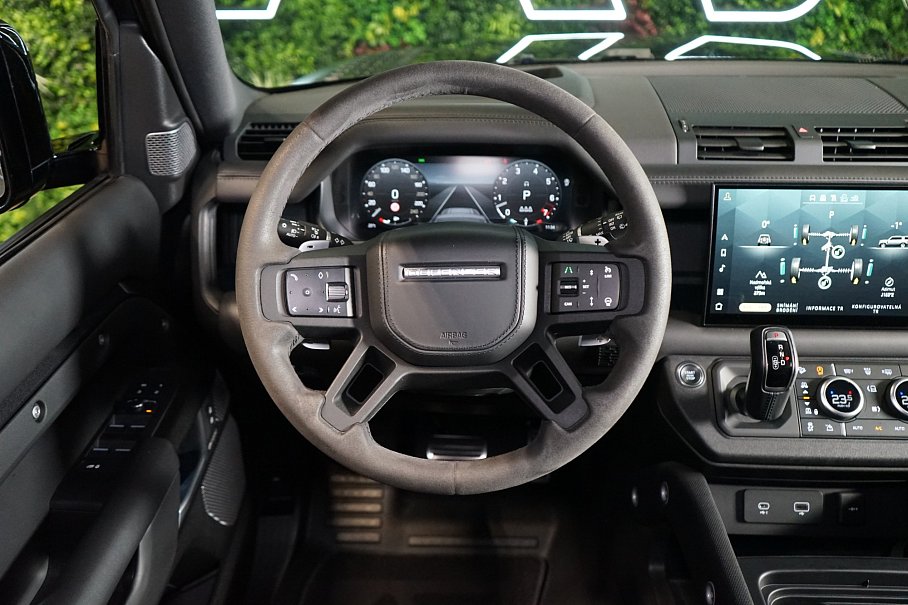 Land Rover Defender 110 P525