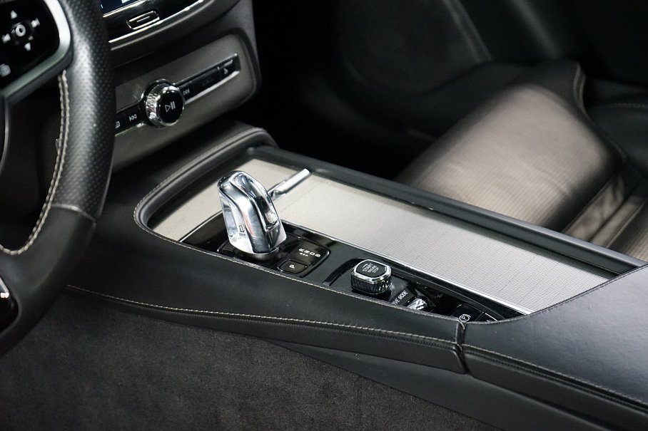 Volvo XC90 T8 AWD Recharge R-Design