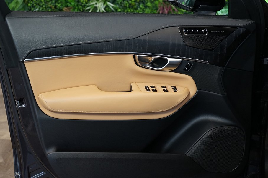Volvo XC90 T8 AWD Recharge R-Design