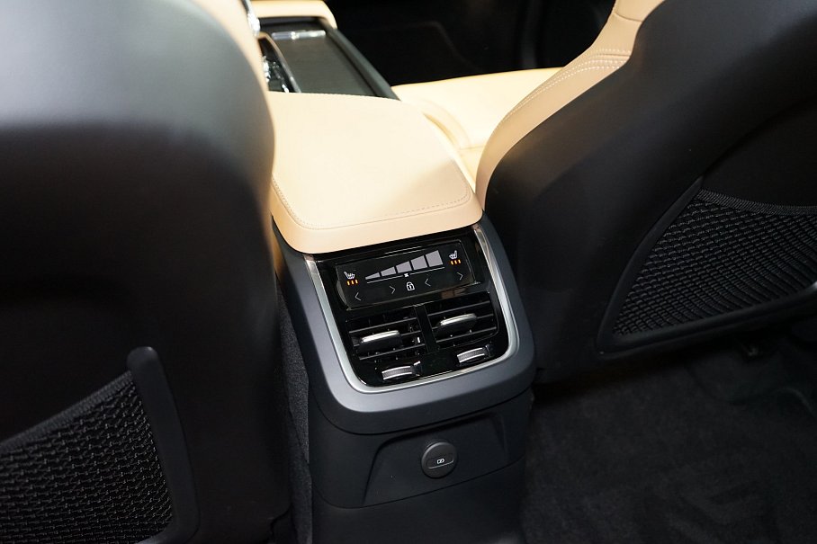 Volvo XC90 T8 AWD Recharge R-Design