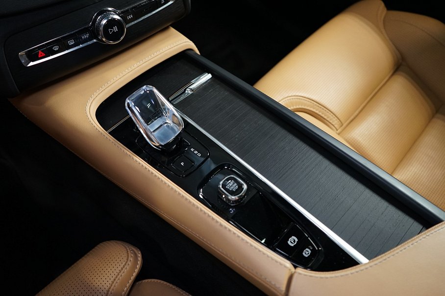 Volvo XC90 T8 AWD Recharge R-Design