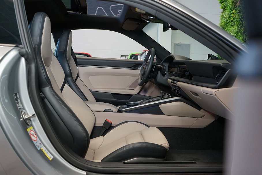 Porsche 911 992.2 Carrera