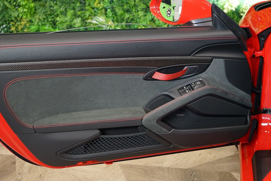 Porsche 718 Spyder RS