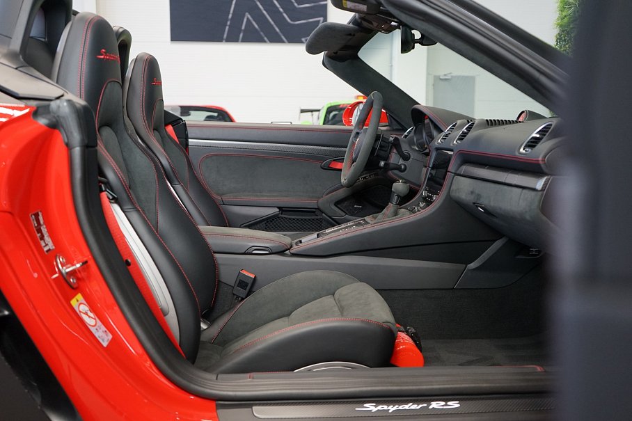 Porsche 718 Spyder RS