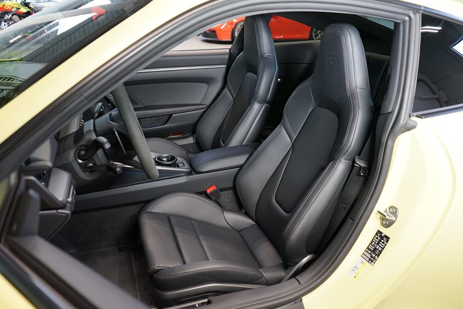 Porsche 911 992.2 Carrera