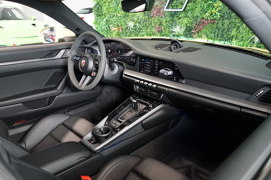 Porsche 911 992.2 Carrera