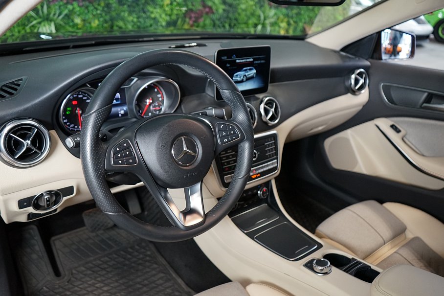 Mercedes-Benz GLA 200d 4Matic