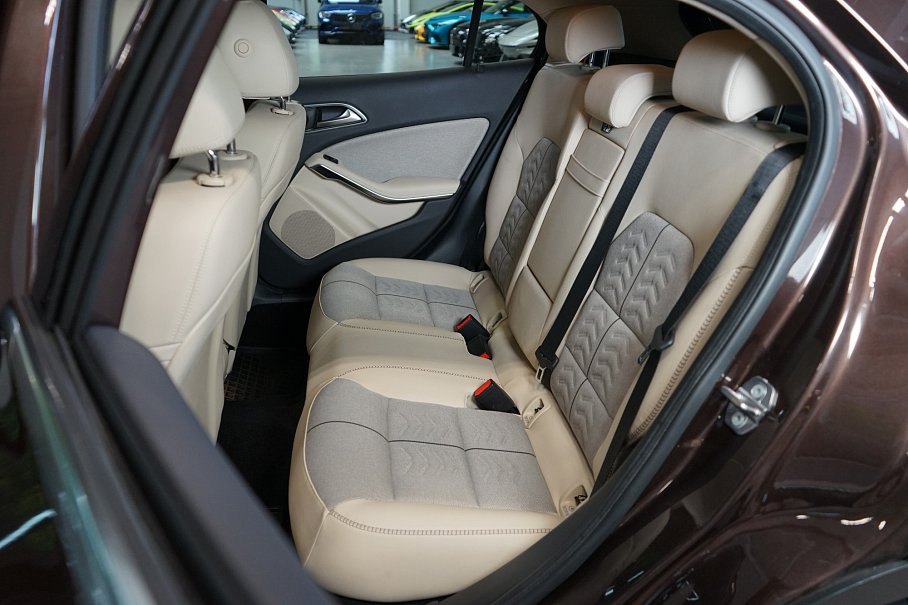 Mercedes-Benz GLA 200d 4Matic