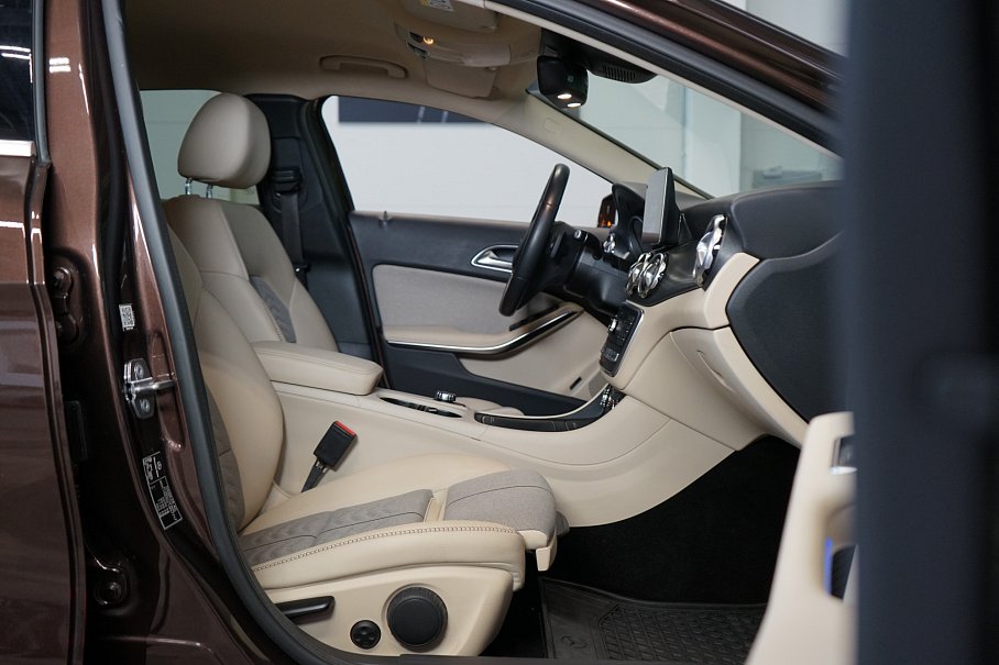 Mercedes-Benz GLA 200d 4Matic