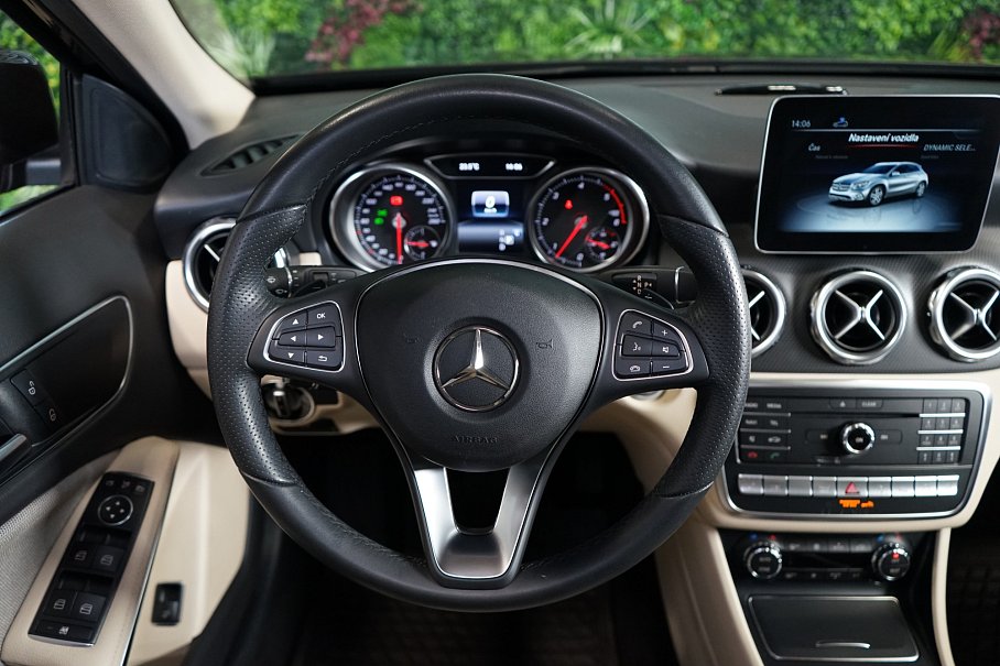 Mercedes-Benz GLA 200d 4Matic