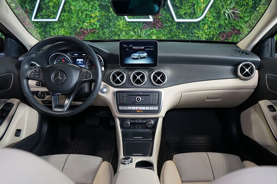 Mercedes-Benz GLA 200d 4Matic