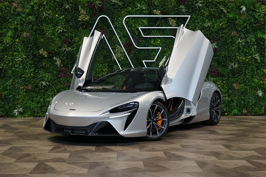 McLaren Artura 