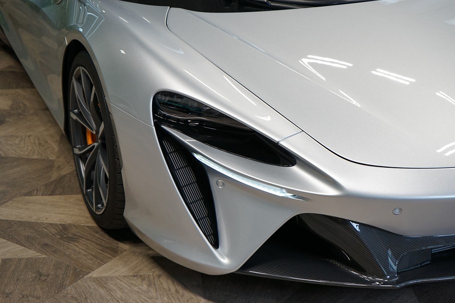 McLaren Artura 