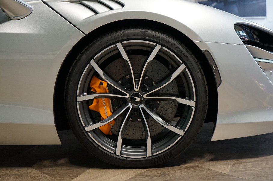McLaren Artura 