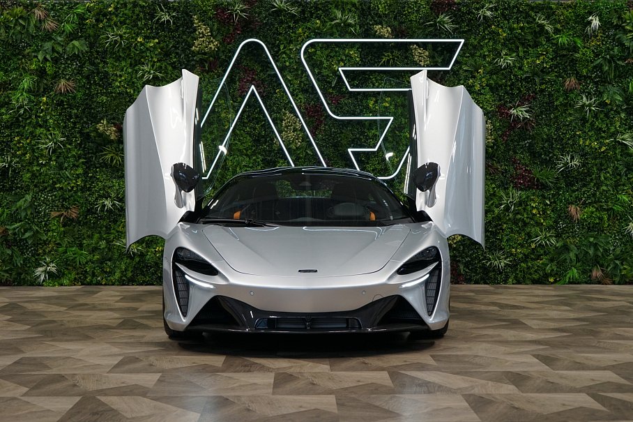 McLaren Artura 