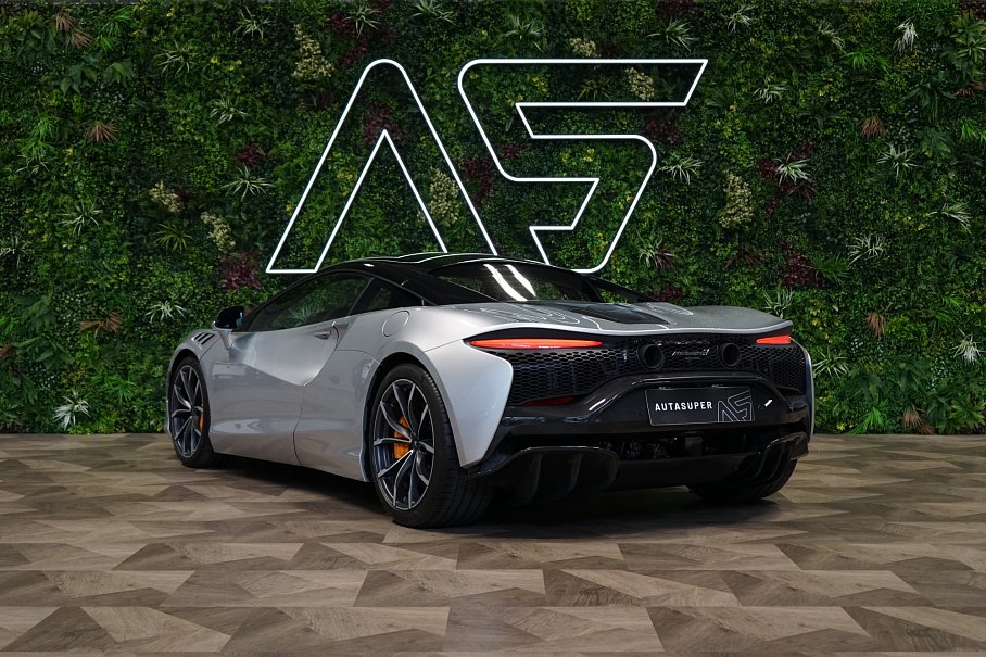 McLaren Artura 