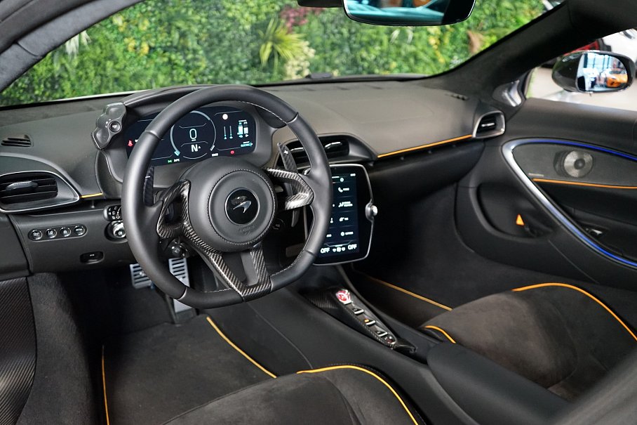 McLaren Artura 