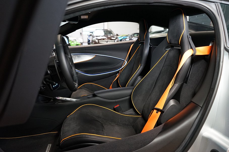 McLaren Artura 
