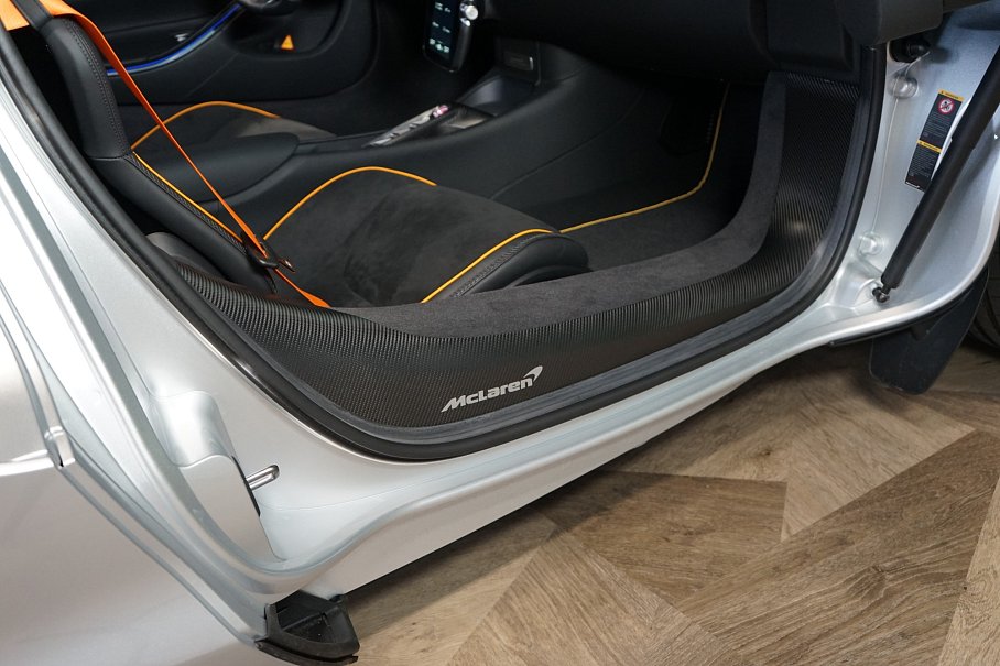 McLaren Artura 