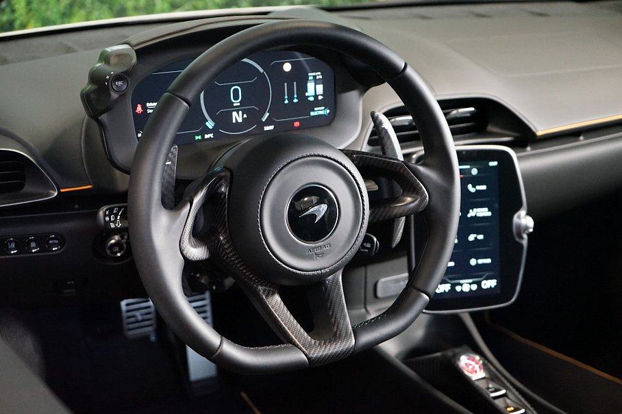 McLaren Artura 