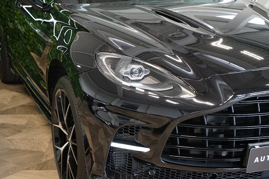 Aston Martin DBX 707