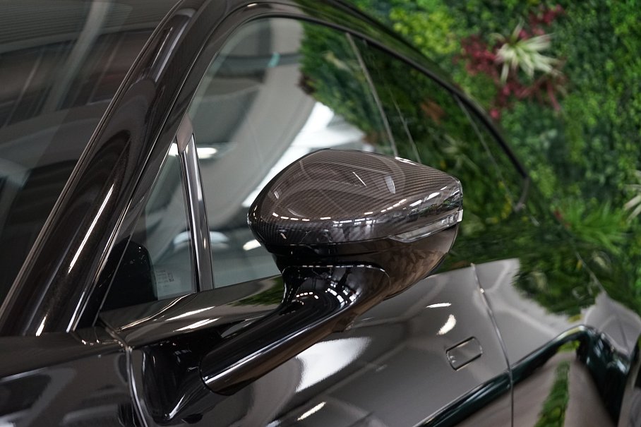 Aston Martin DBX 707