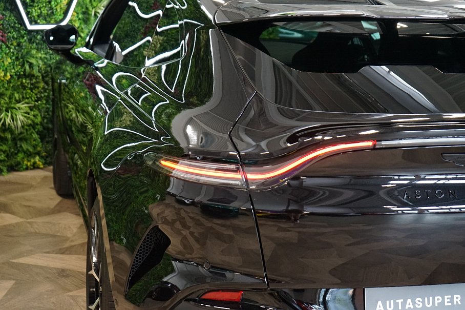 Aston Martin DBX 707