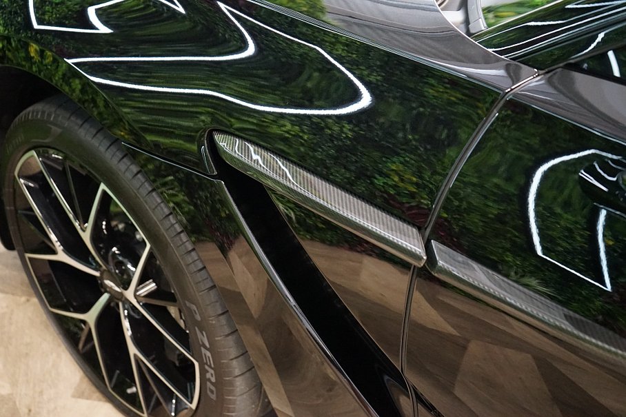 Aston Martin DBX 707