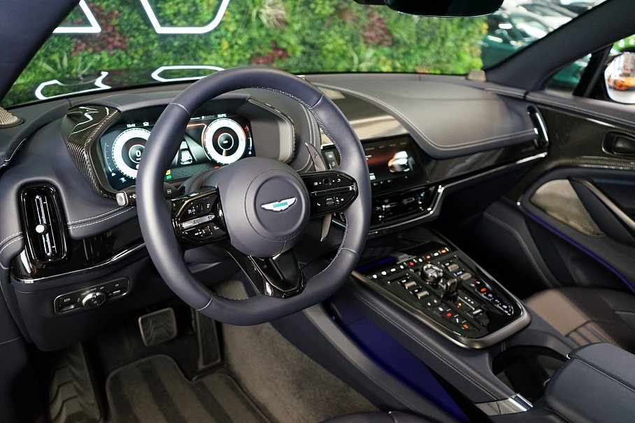 Aston Martin DBX 707
