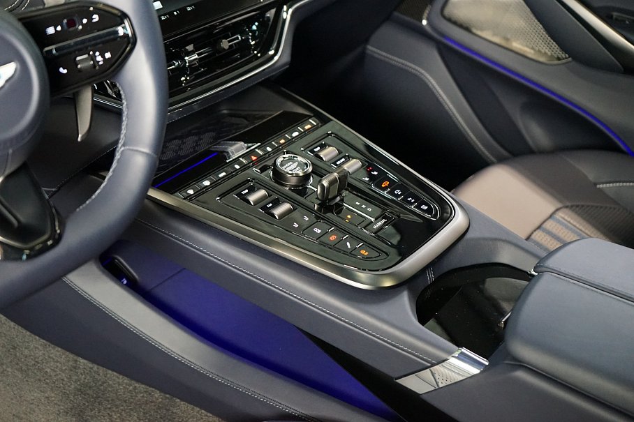 Aston Martin DBX 707