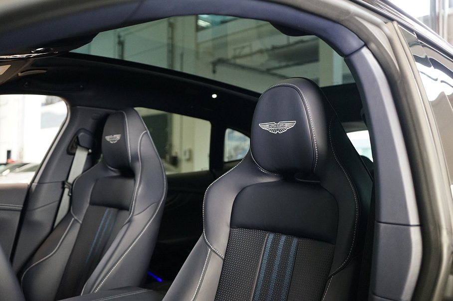 Aston Martin DBX 707