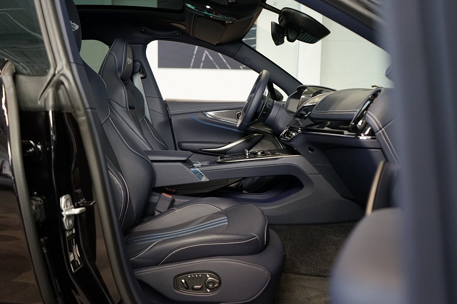 Aston Martin DBX 707