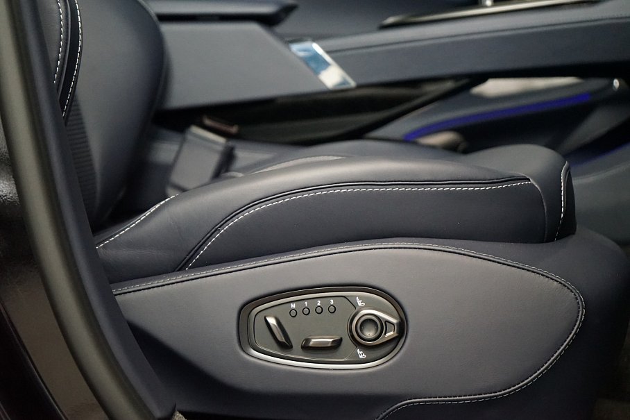 Aston Martin DBX 707