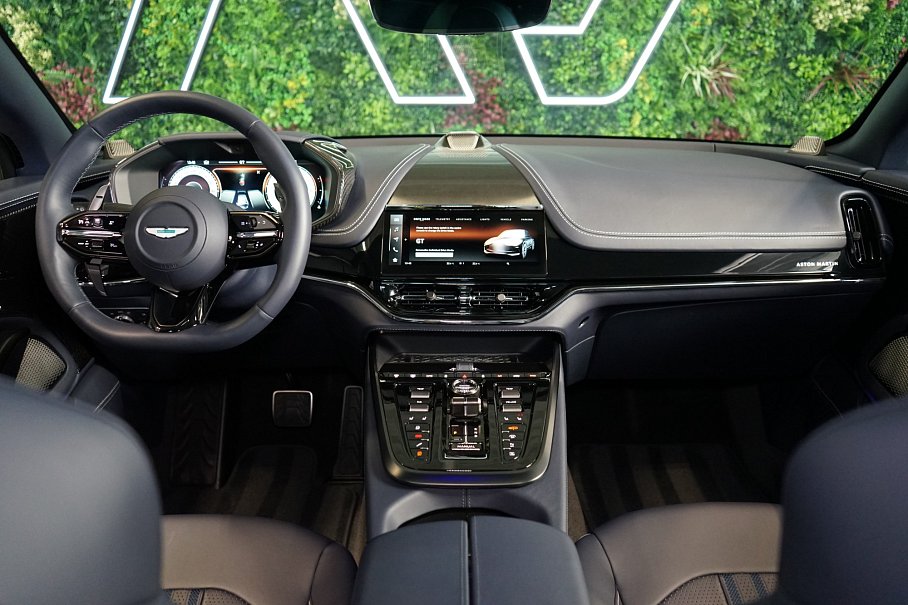Aston Martin DBX 707