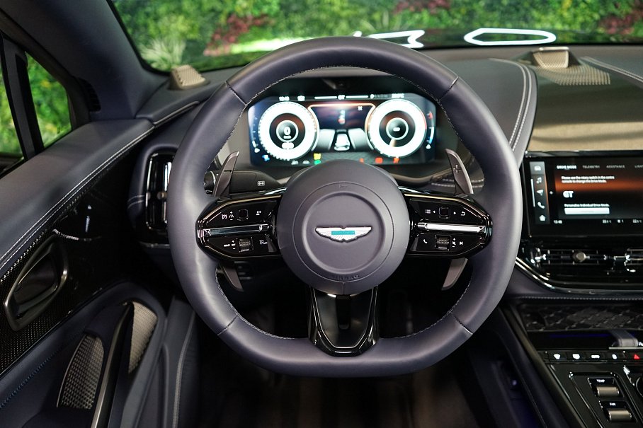Aston Martin DBX 707