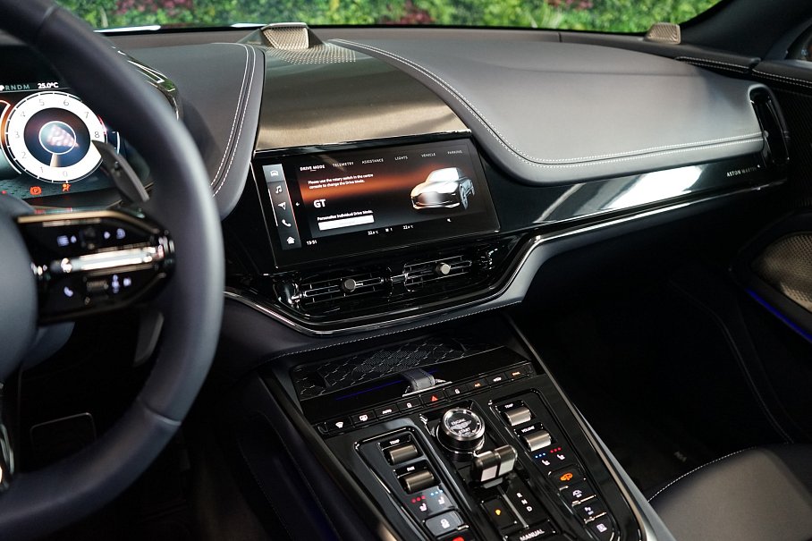 Aston Martin DBX 707