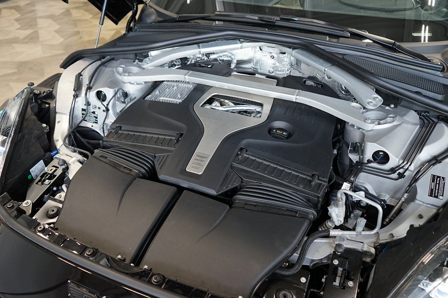 Aston Martin DBX 707