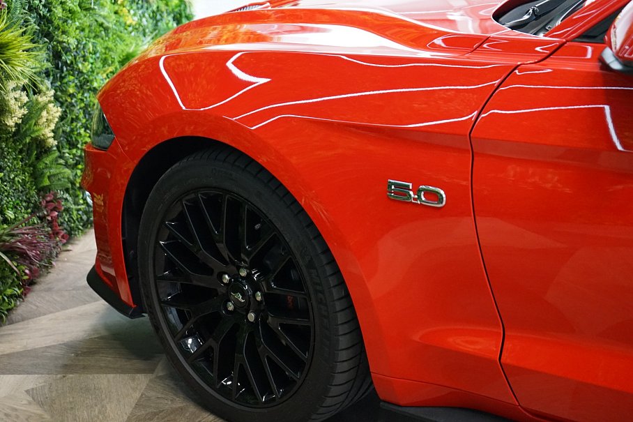 Ford Mustang V8 Convertible