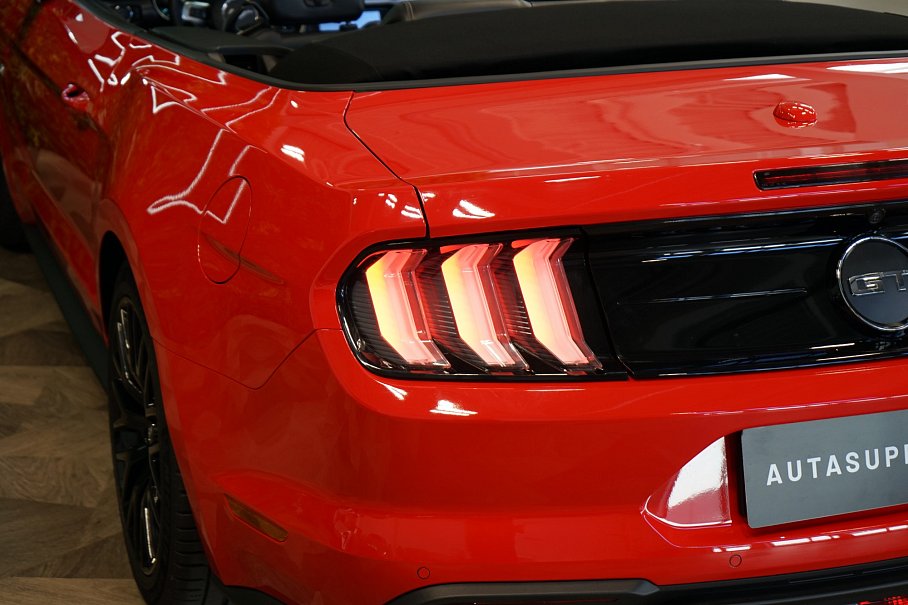 Ford Mustang V8 Convertible