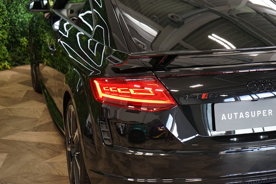 Audi TT RS Coupé quattro