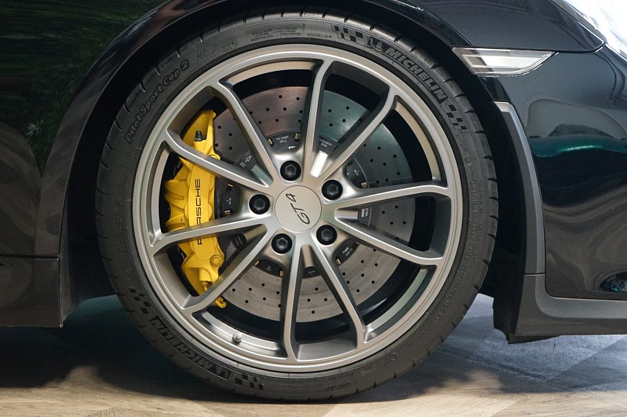 Porsche Cayman GT4 981