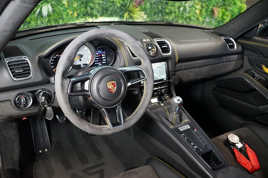 Porsche Cayman GT4 981