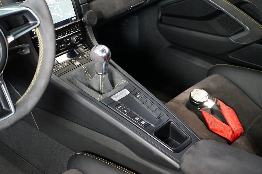 Porsche Cayman GT4 981