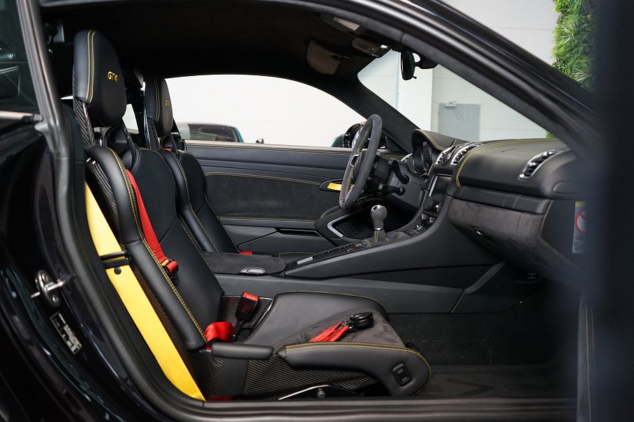 Porsche Cayman GT4 981
